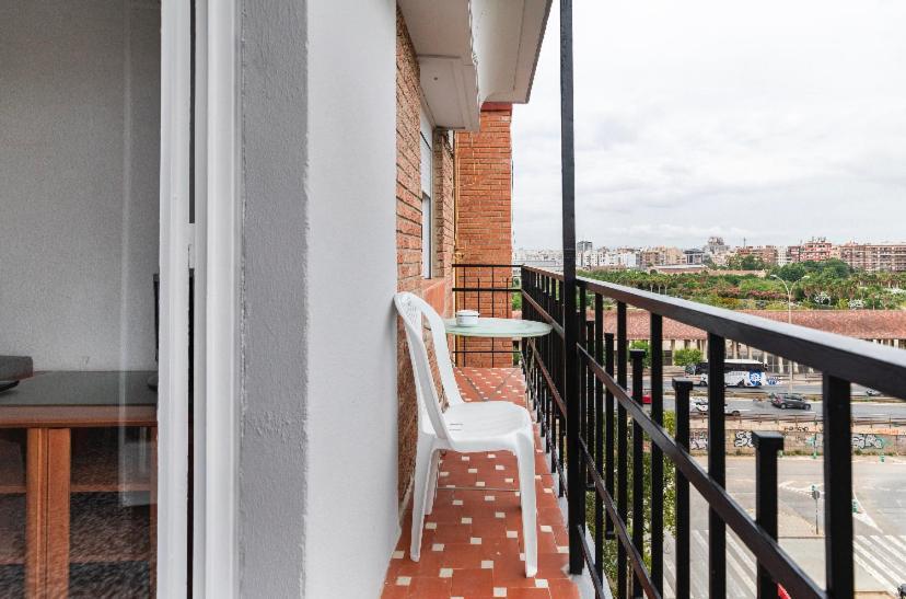 Private Room In Shared Apartment Valencia Workstay Valência Exterior foto